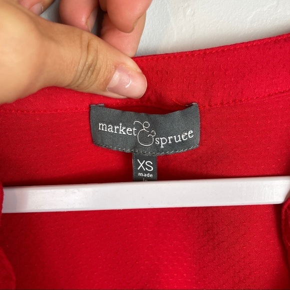 Market & Spruce Red Textured Button Front Tank Top - Picture 5 of 8